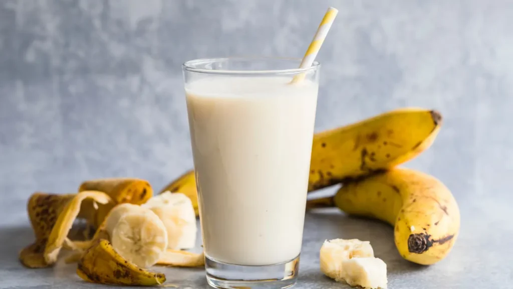 Benefits of Banana Shake: A Nutritious & Healthy Drink for All 1 Benefits of Banana Shake